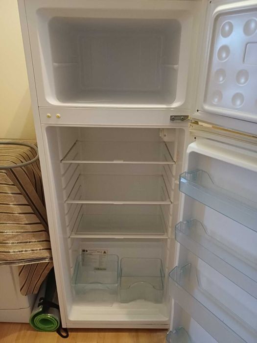 Продам Холодильник FAR