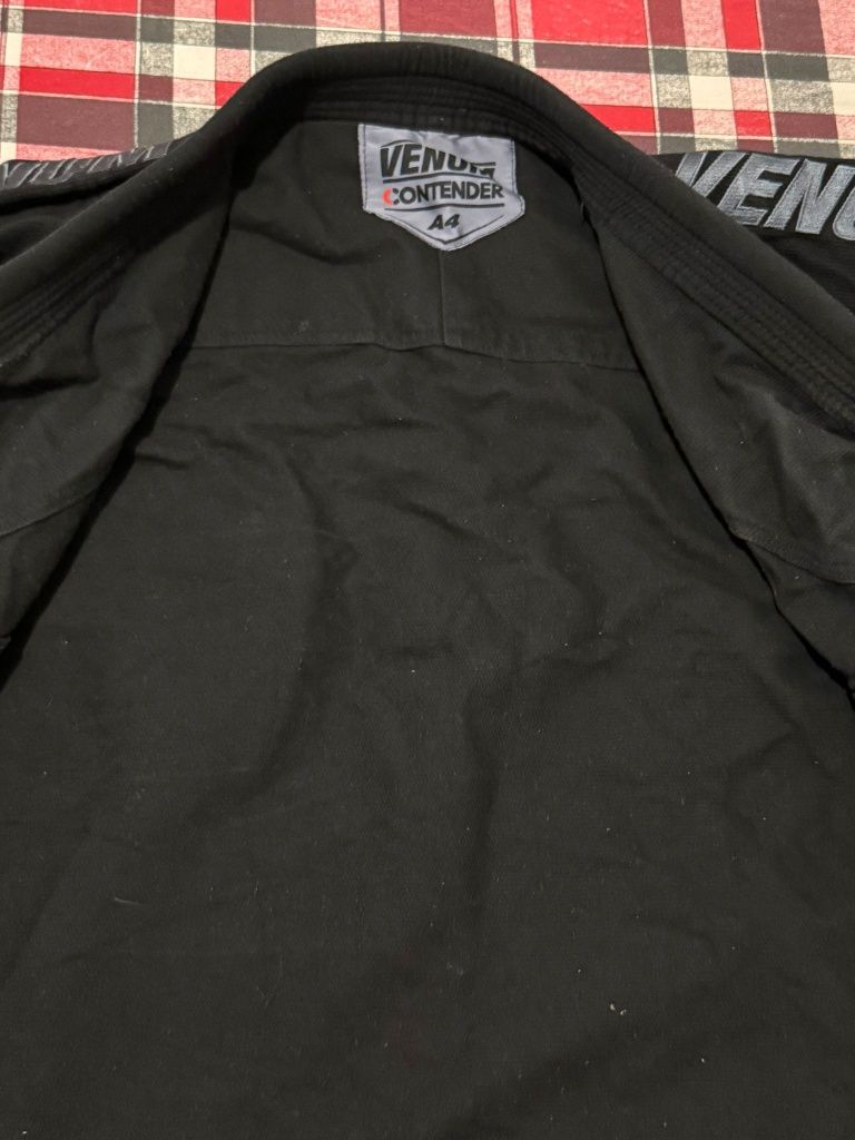 Kimono Venum A4 Preto – Usado 1x