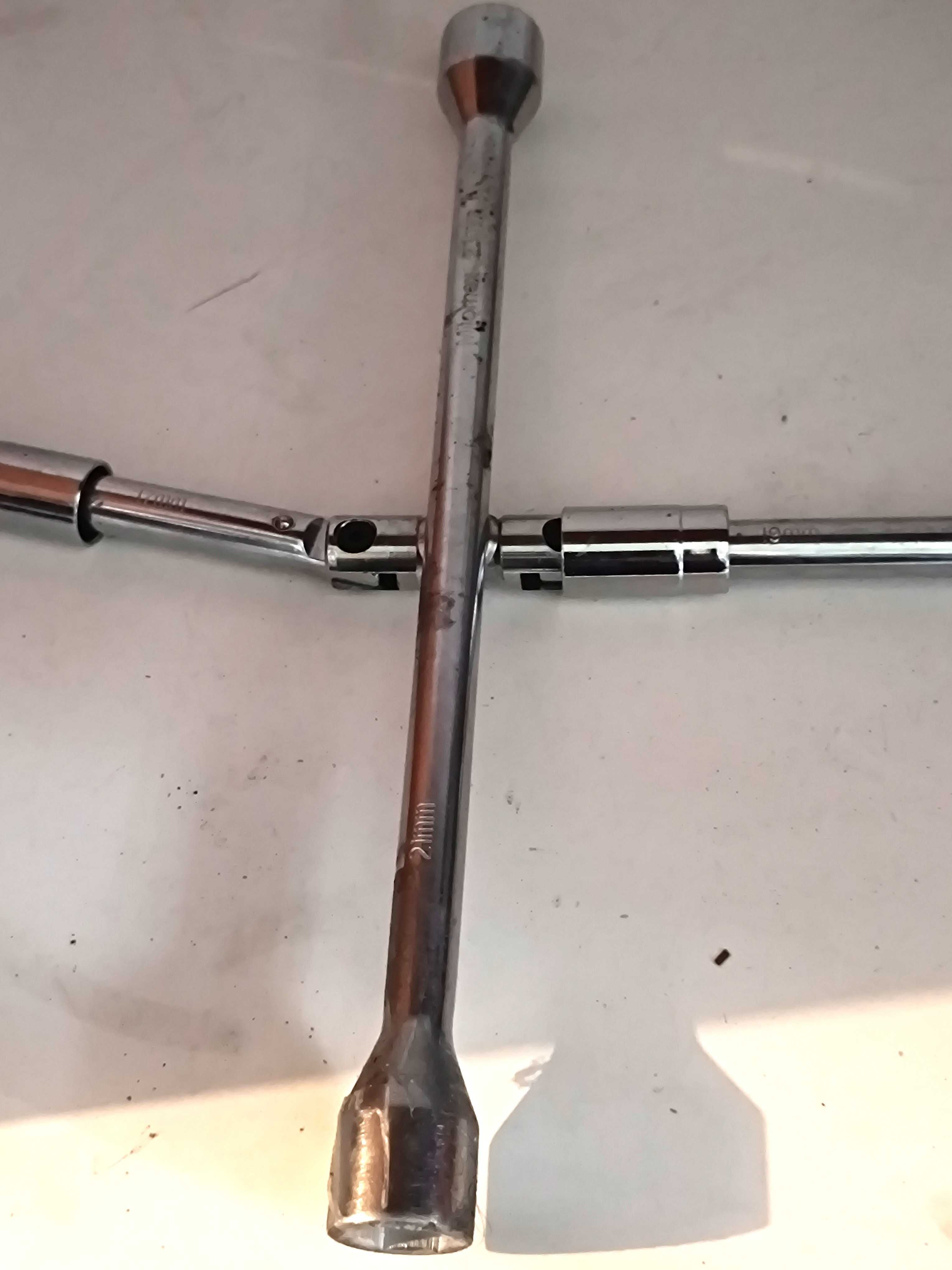 Chave de Rodas 17, 19,21 e 23 mm rebatível