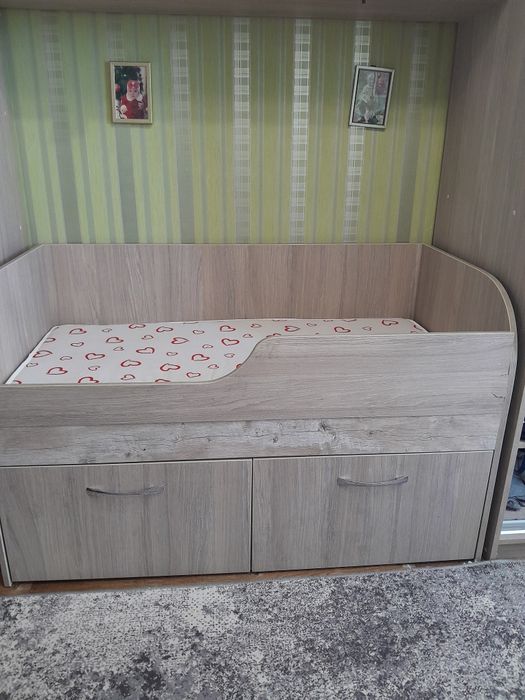 Дитяче ліжко з шохлядами
