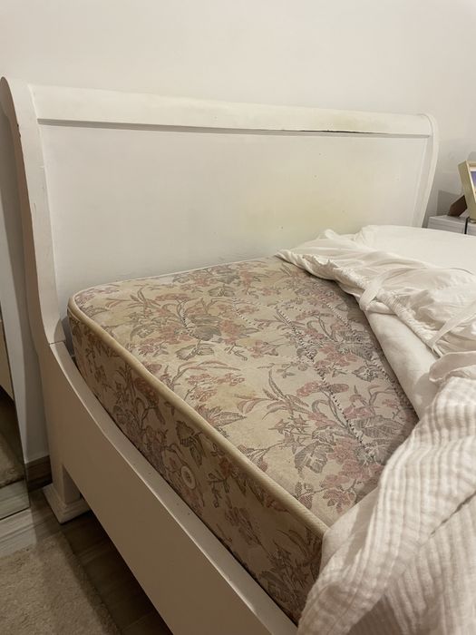 Cama de madeira com estrado e colchão – preço negociável