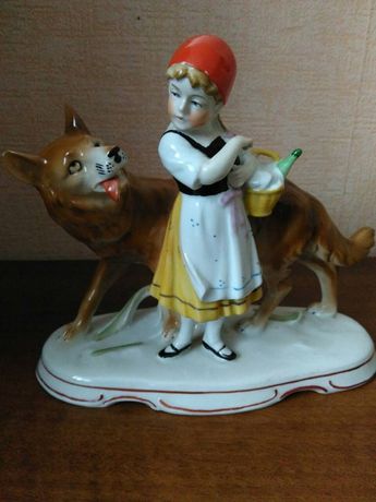 Раритетная немецкая фарфоровая статуэтка Красная Шапочка и Серый волк