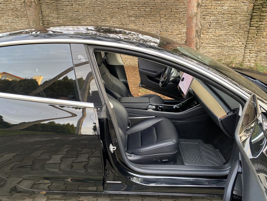 Продам Тесла модел 3