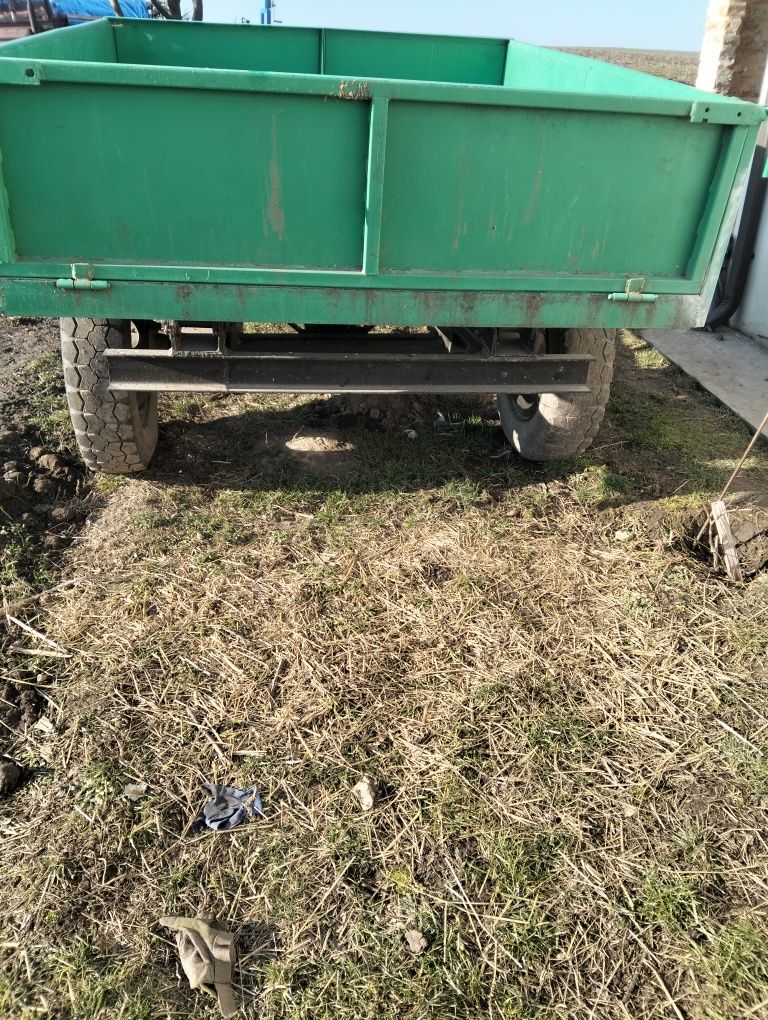Причіп до трактора