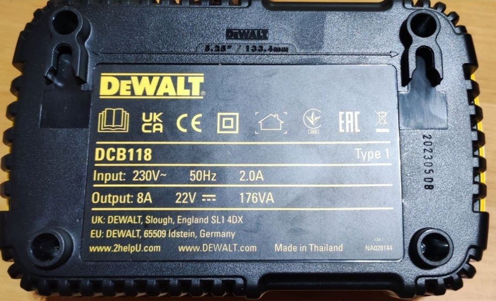 Dewalt dcb118 зарядний пристрій європа  220v