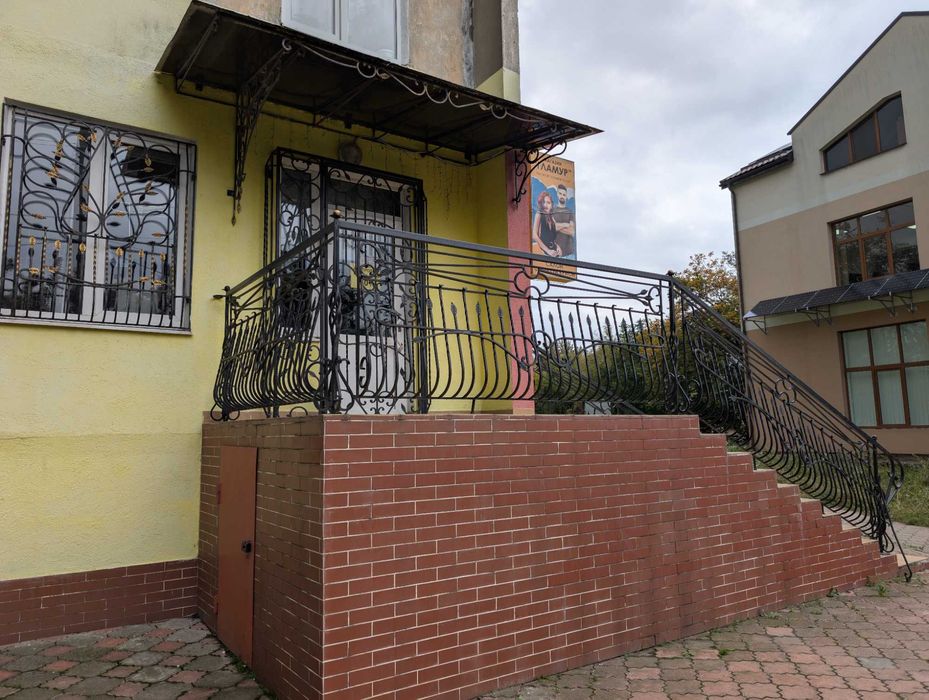 Продається комерційне приміщення (магазин) у м. Бурштин