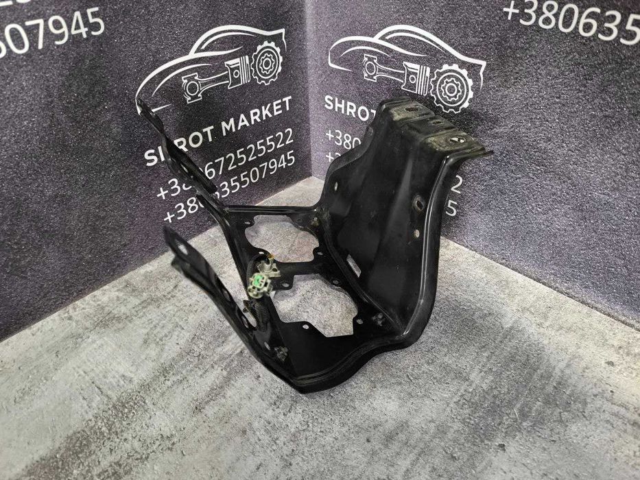 Кронштейн зарядного порту Nissan Leaf II  625503NL0A