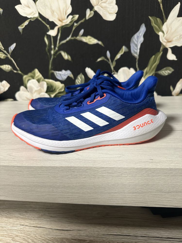 Кроссовки Adidas