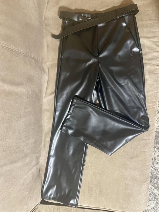 Продам нові штани з  екошкіри на флісі,р.44-46.