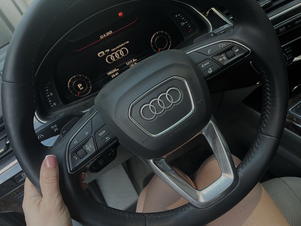 Автомобіль Audi Q7 2016  3.0 бензин