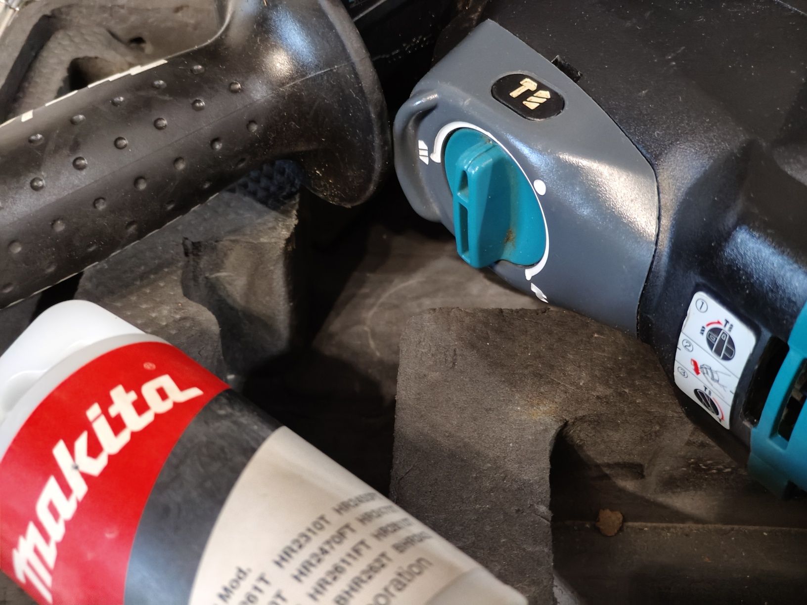 Makita HR2611FT młotowiertarka udar SDS plus 800W z podkuwaniem