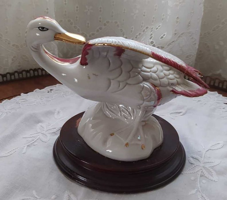 Estatueta em porcelana