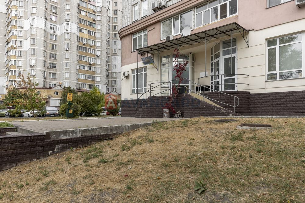 Продаж приміщення 217м2., вул. Амосова 4.