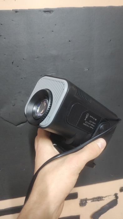 Майже новий проектор hy 320 mini