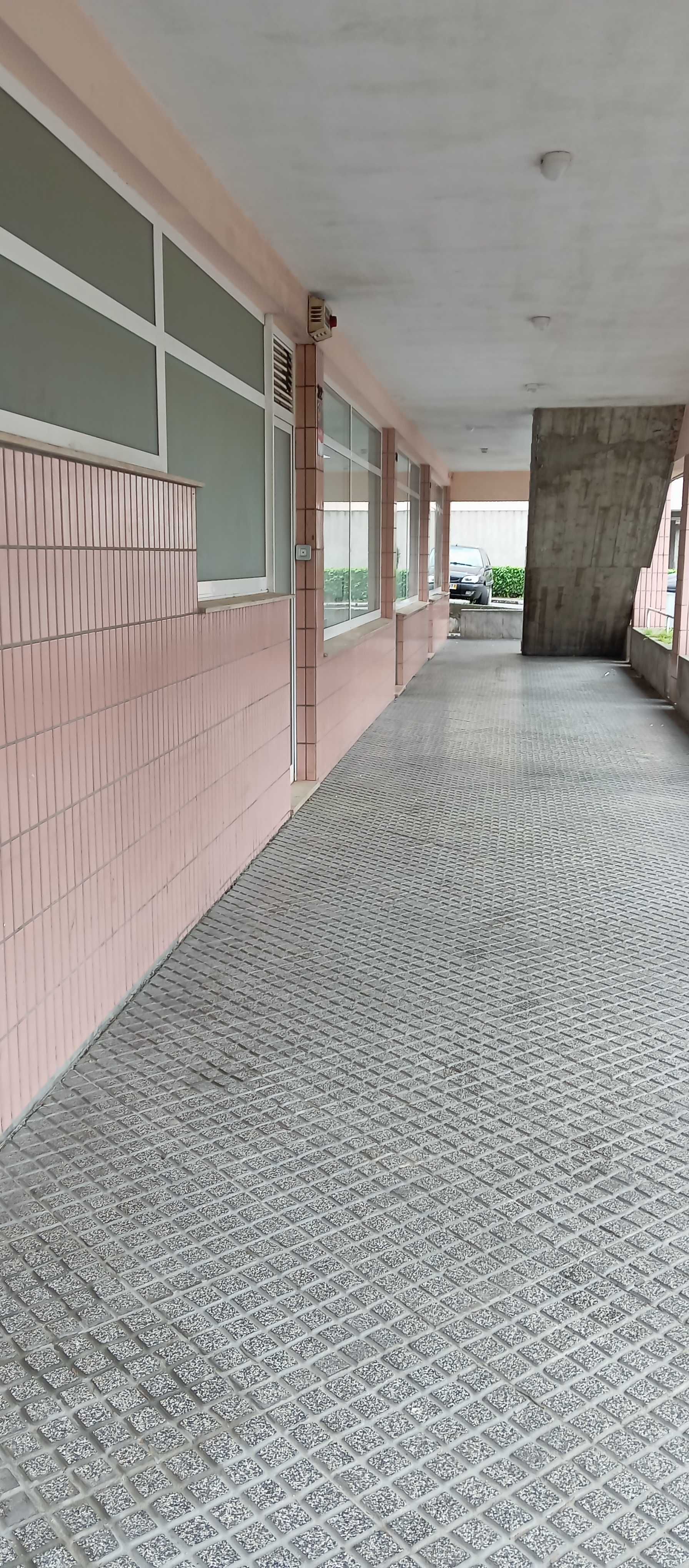 Loja Comercial -Águas Santas, Maia - 200 m² - 1.500€/mês