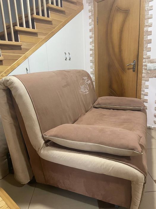 Диван зручний коричневий