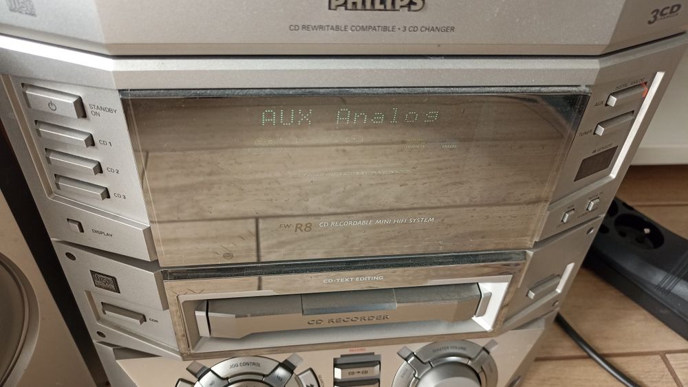Stara retro vintage wieża Philips FW-R8/22 z głośnikami i nagrywarką