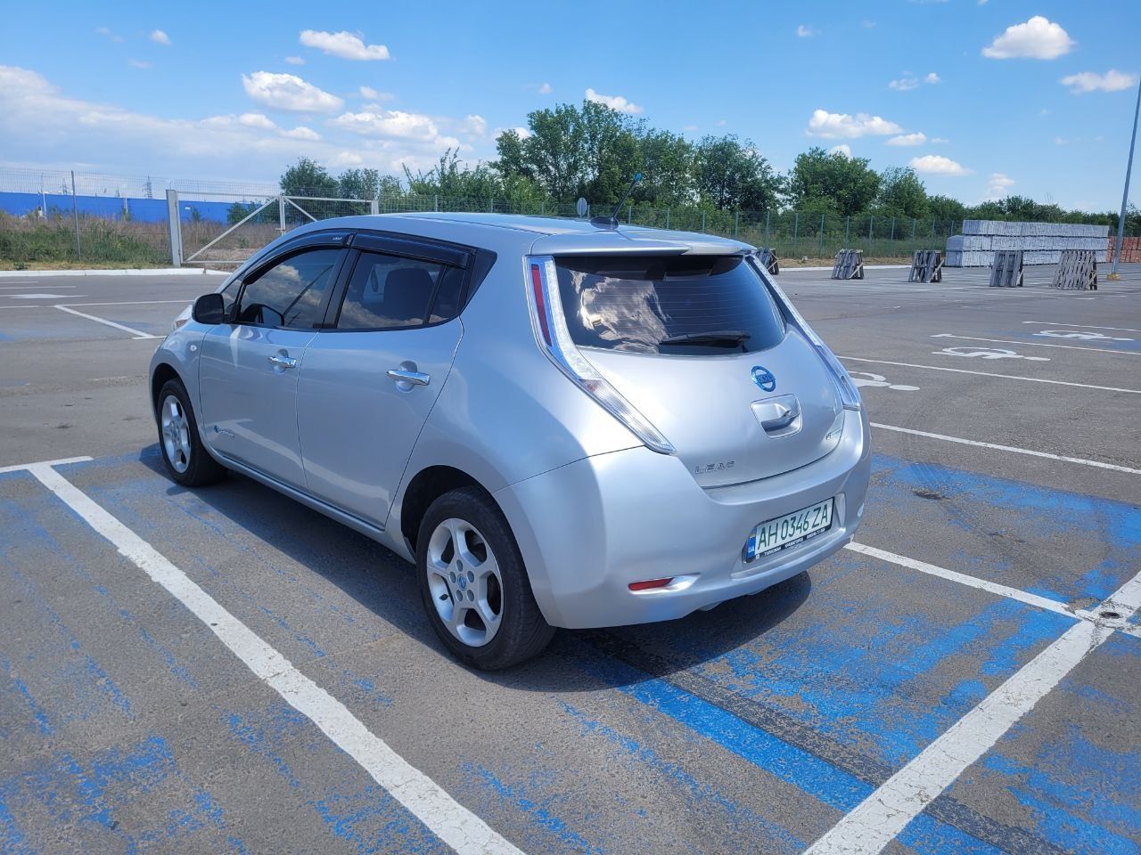 Nissan Leaf 2011 на новой батарее 2020