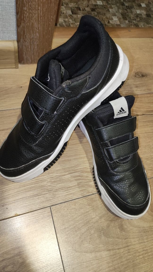 Кросівки Adidas б/у