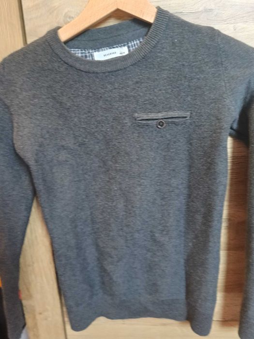 Sweter firmy rezerwed