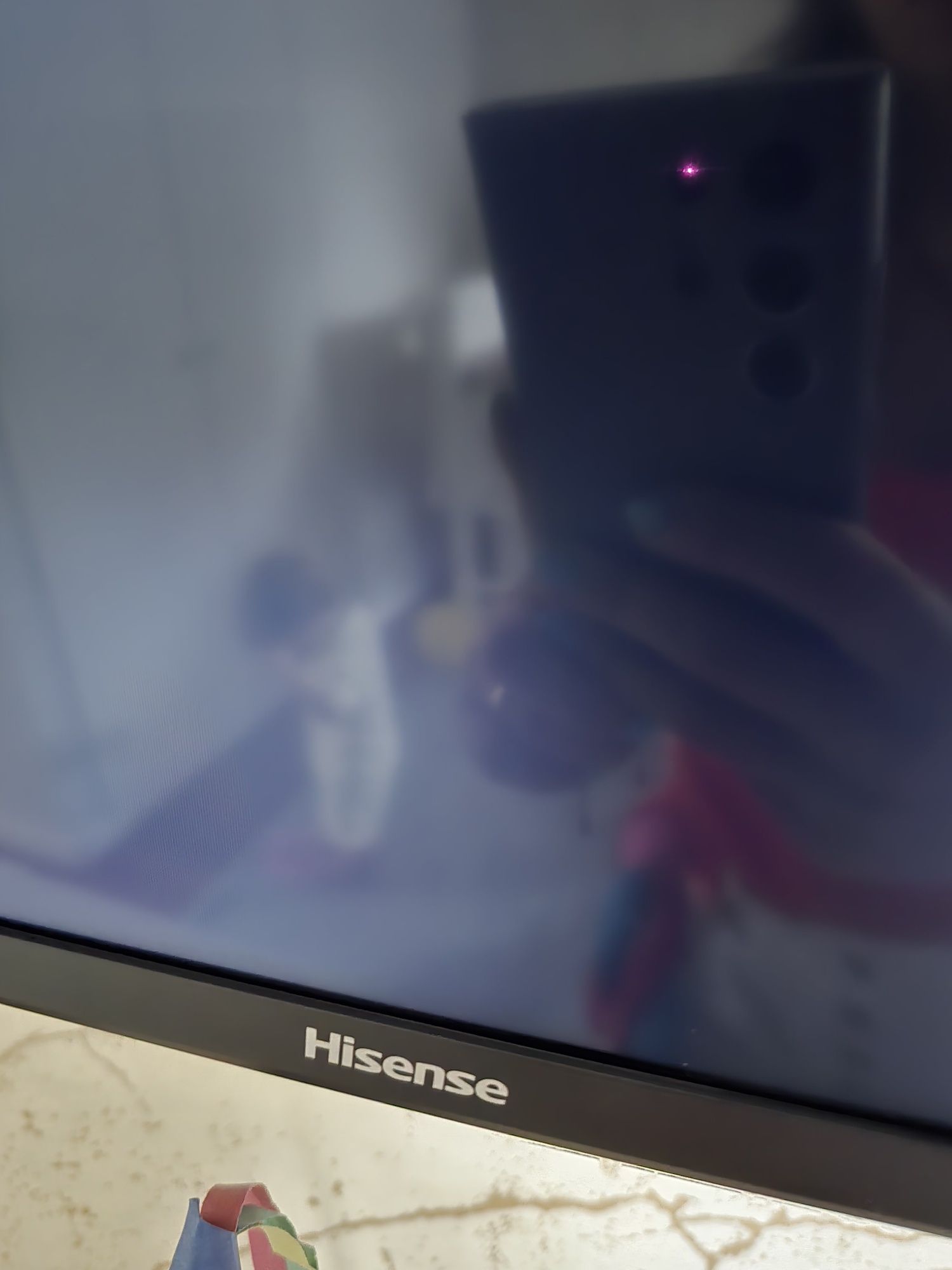 TV Hisense com comando