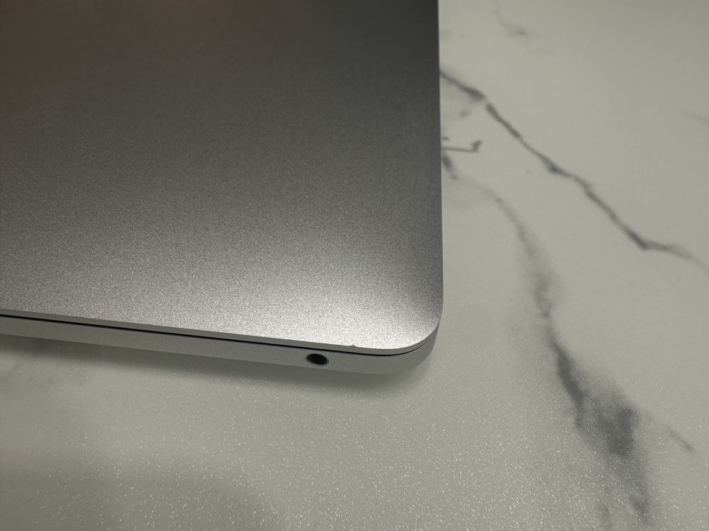 Apple MacBook Pro 13 2019 (MUHQ2ZE/A) i5 8GB RAM 128GB touch bar BDB