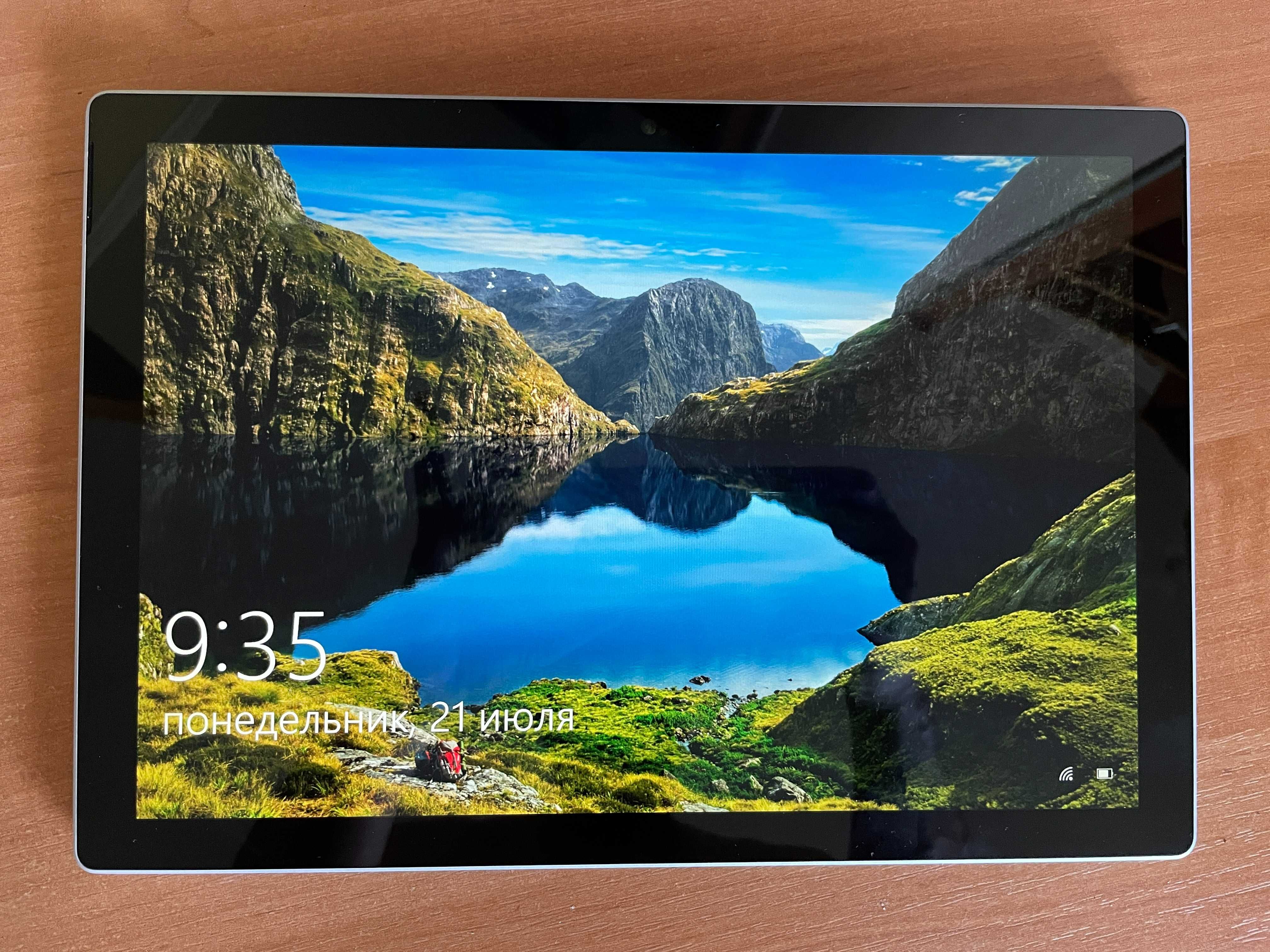 Microsoft Surface Pro 5. Windows 10 pro/ i5/8gb/ssd 256. Wi-Fi+LTE.