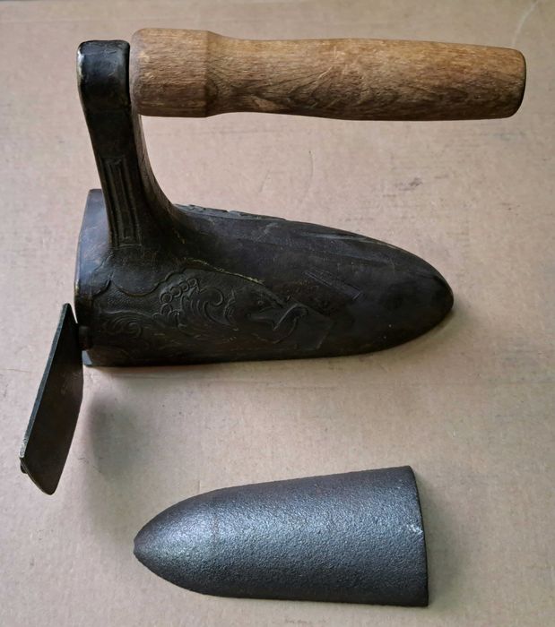 Żelazko mosiężne z lwem + dusza