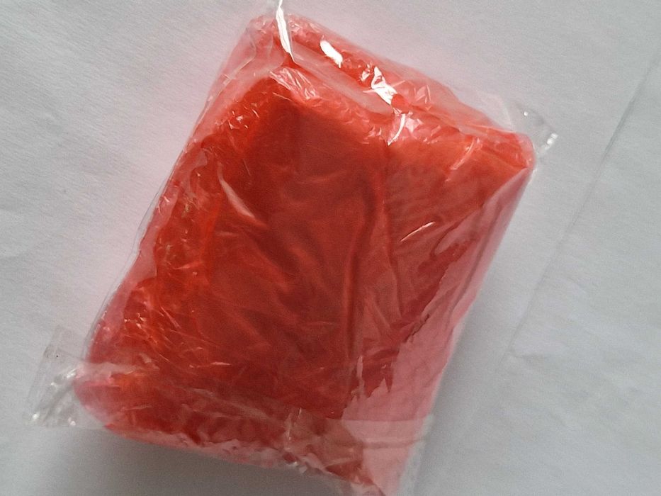 Folia przeciwdeszczowa czerwona, uniwersalna