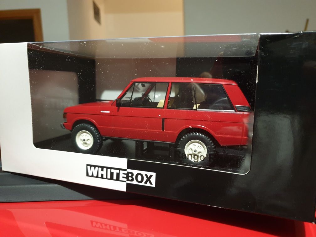 Miniatura 1:24 Range Rover classic v8