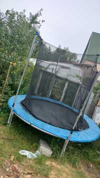 Trampolina ogrodowa duża ( średnica ok.3m)