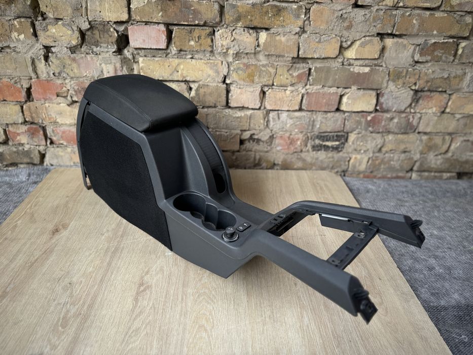 Підлокітник Шкода Октавія А5 Подлокотник Skoda Octavia A5 Консоль