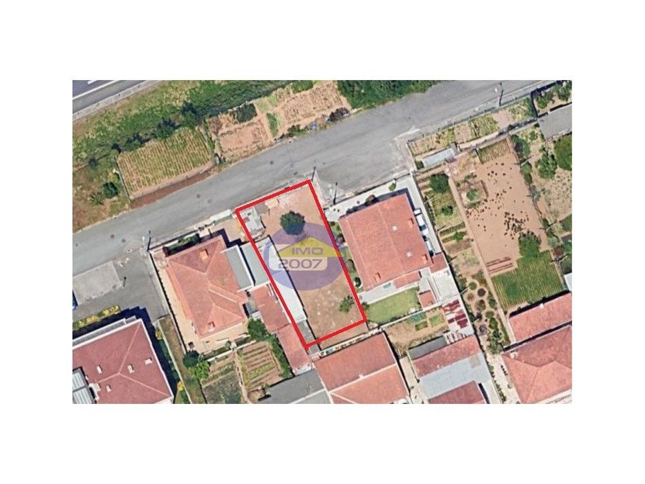 Terreno urbano em Nogueira da Regedoura