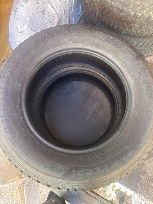 Dwie opony zimowe Hankook 215/65/16