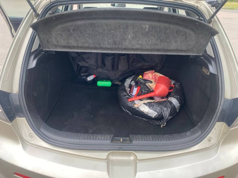 Продам мазду 3, 1.6 мех, люк, климат, стабилизация