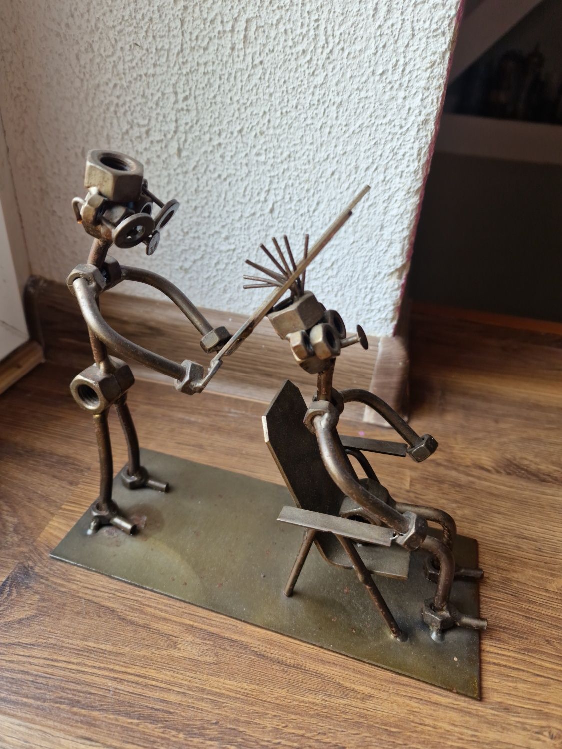 Metalowa figurka fryzjer hinz&kunst rzeźba kolekcjonerska barber