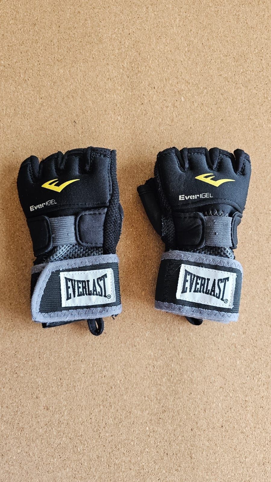 Luvas Everlast para desportos de combate