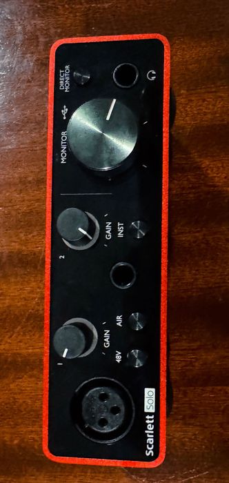 Conjunto Scarlet Focusrite Studio