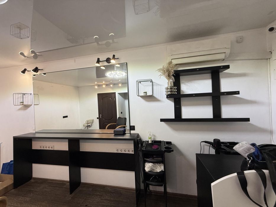 Салон краси 30 м2.Метро Армійська
