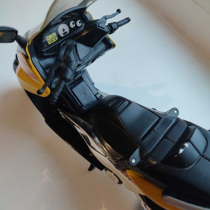 Іграшка скутер / мотоцикл (19 х 10 см), пластик