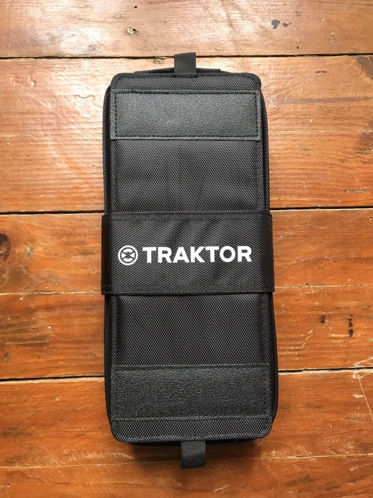 Controlador MIDI Traktor F1 com bolsa oficial