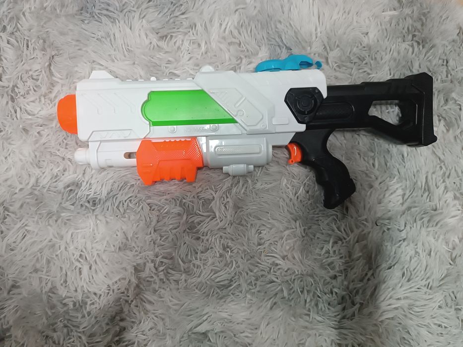 водяной пистолет