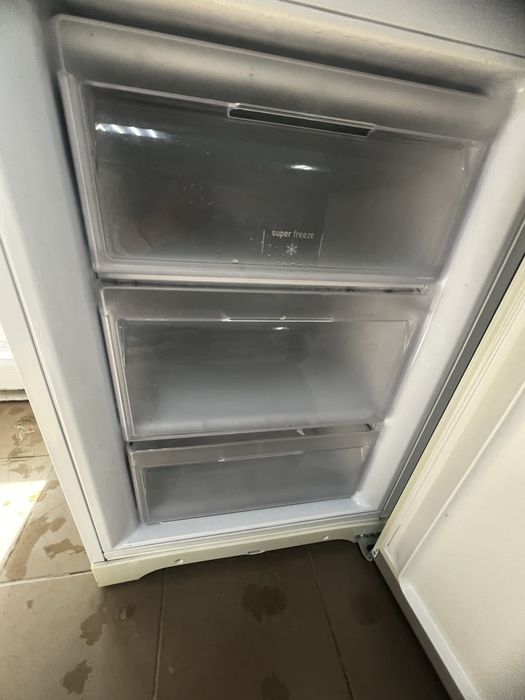 Холодильник Ariston