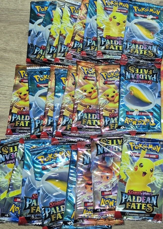 Album na karty Pokemon + 240 karty Pokemon  gratis do albumu