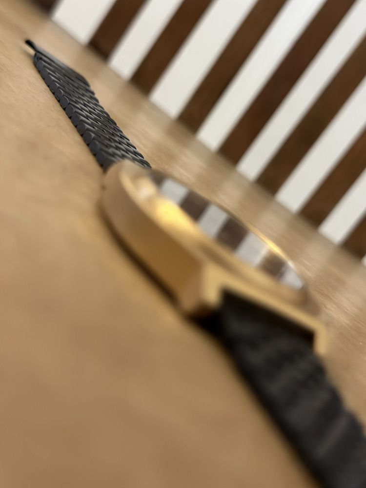 Relógio Nixon Preto e Dourado