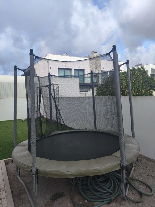 Trampolim de jardim.