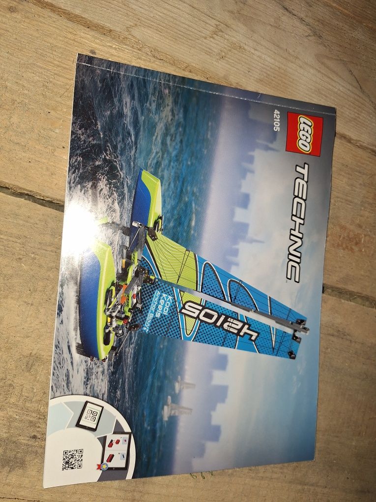 Lego technic 42105 katamaran