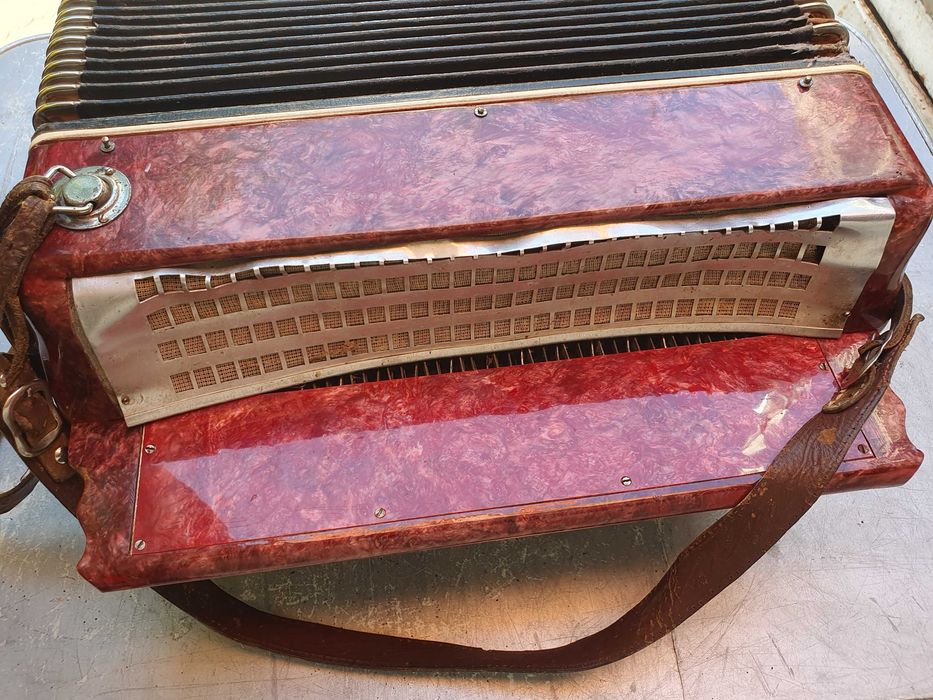 Баян, аккордеон "Полісся" требует реставрации