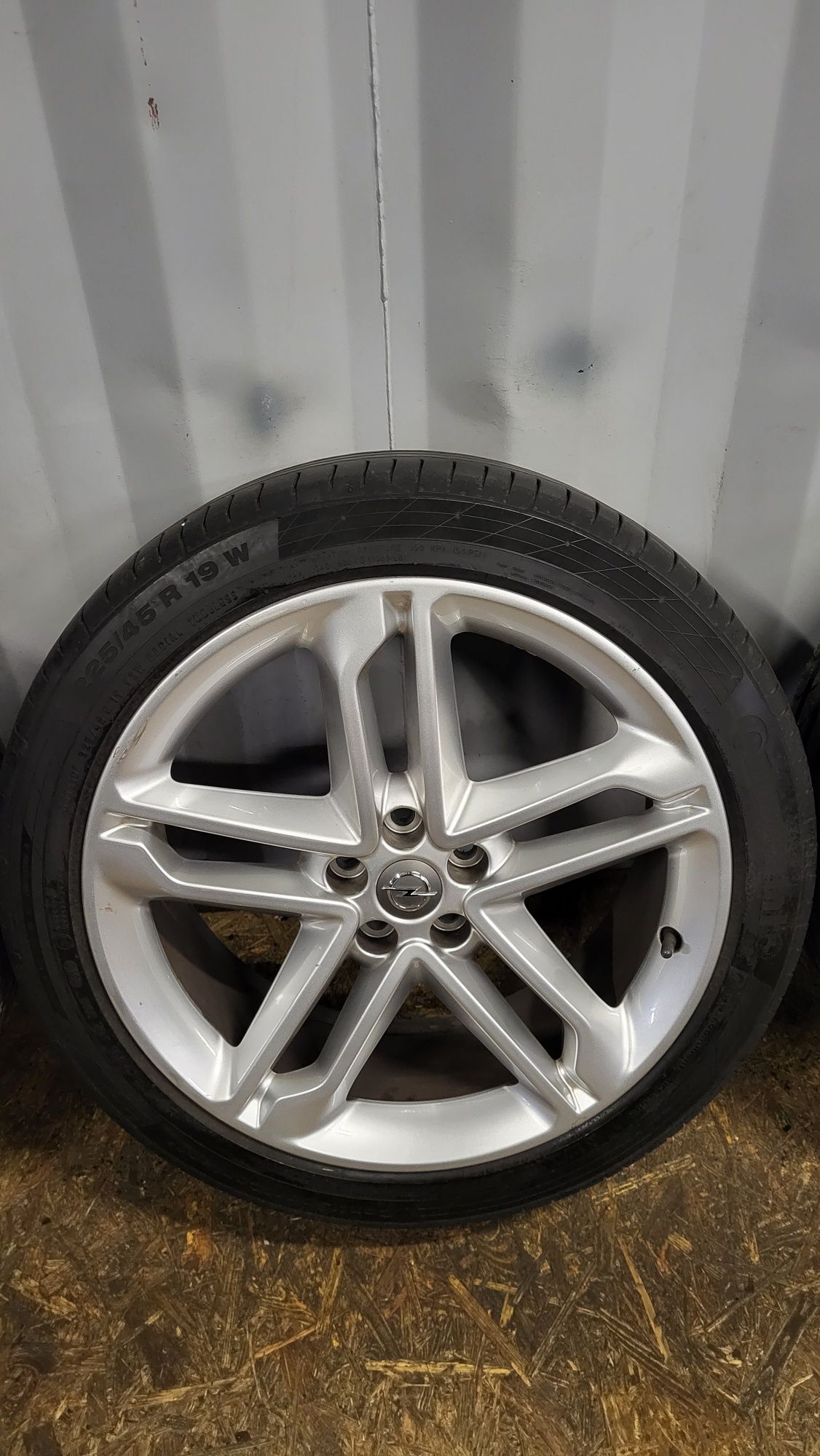 Alufelgi Opel 19" 5x105 z oponami 225/45 R19 Mokka Astra J K