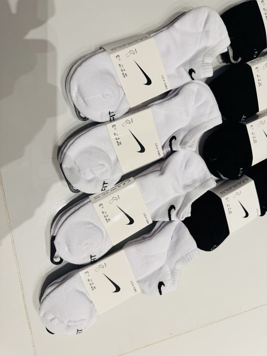 Skarpetki Nike czarne i białe  12 par